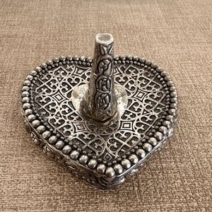 VTG International Silver Heart Ring Holder Silver Plated Ornate Jewelry Stand